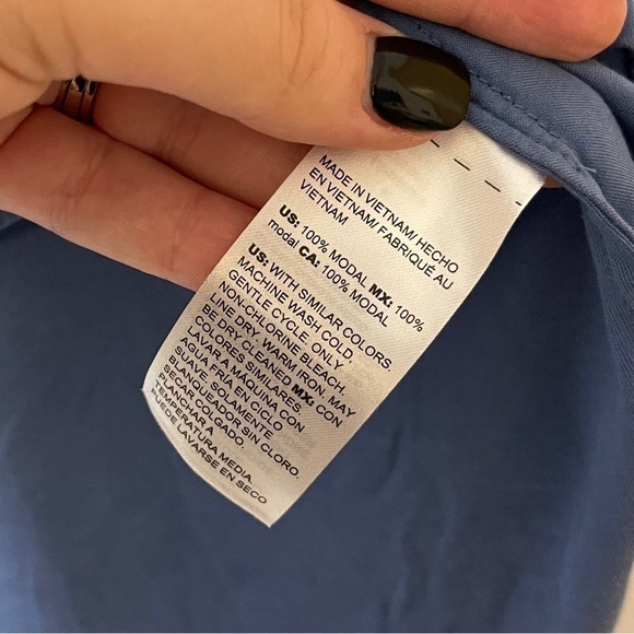 CHICOS Women’s Size 2P Petite Blue V-Neck Blouse Soft Model Stretch Jersey Top - Picture 4 of 6